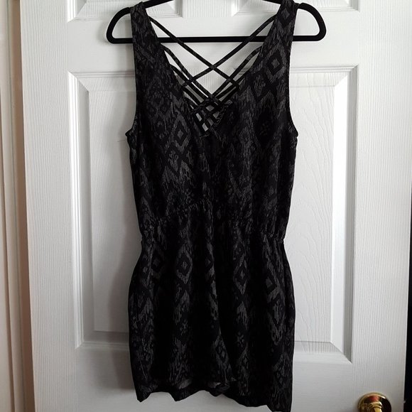 Silence & Noise Shorts Romper - Picture 1 of 5